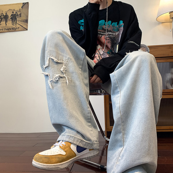 Ανδρικό φαρδύ τζιν με σκισμένα μοτίβα