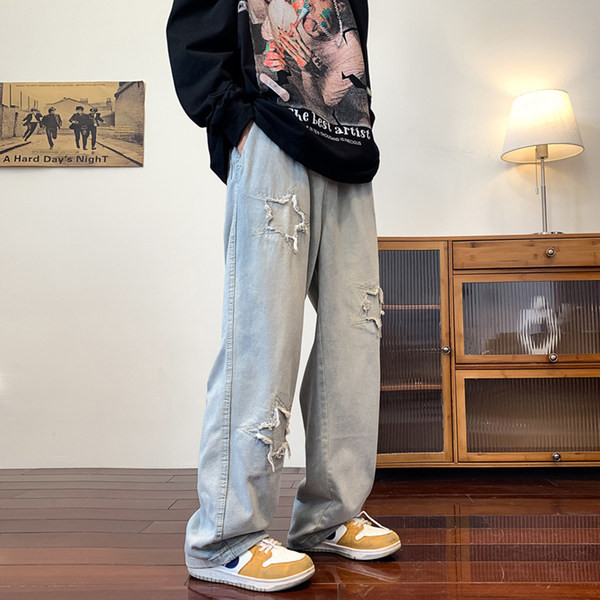 Ανδρικό φαρδύ τζιν με σκισμένα μοτίβα