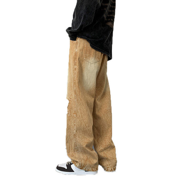 Laia istuvusega meeste teksad, millel on rebenenud motiivid ja paelad