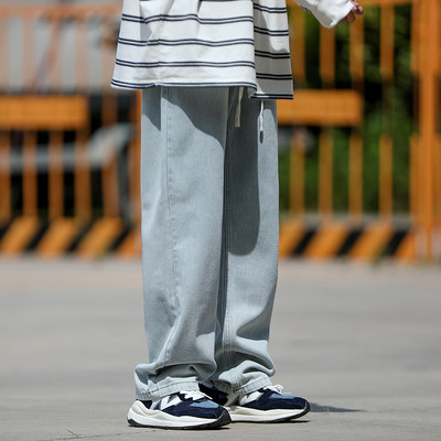 Mitmes värvitoonis retro stiilis meeste teksad