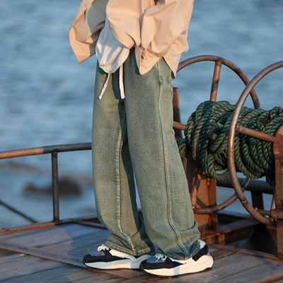 Mitmes värvitoonis retro stiilis meeste teksad