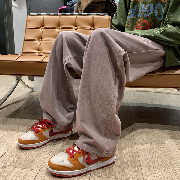 Paelte ja trükiga meeste teksad