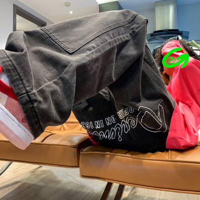 Vyriški tiesaus modelio džinsai su raštu ir kišenėle