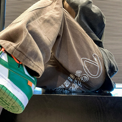 Vyriški tiesaus modelio džinsai su raštu ir kišenėle