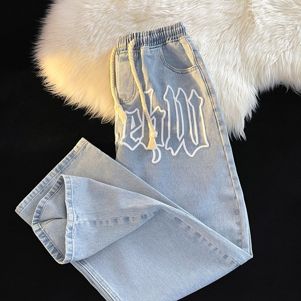 Мъжки дънки с бродиран надпис и връзки