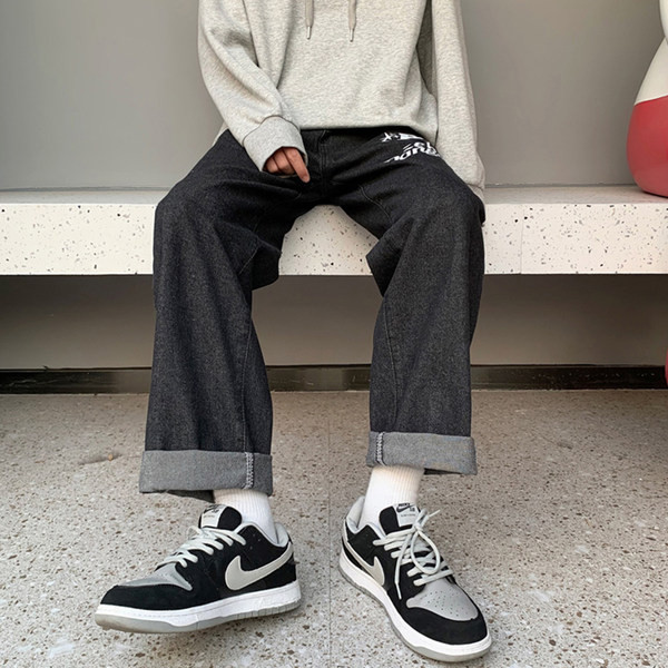 Kahes värvitoonis kirjaga meeste teksad