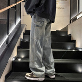 Kelių spalvų vyriški džinsai su kišene