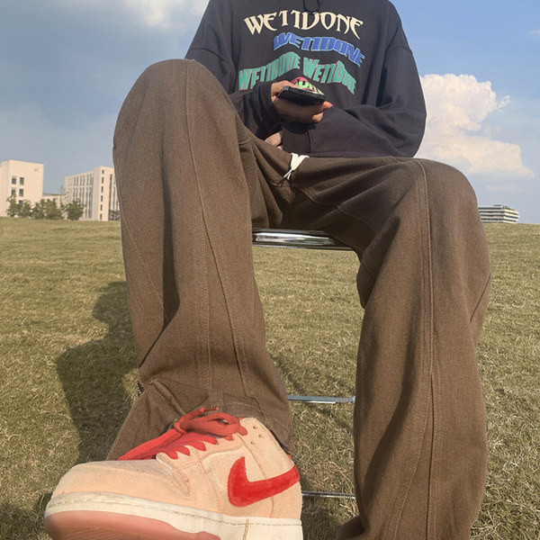 Vyriški plataus modelio džinsai su užtrauktuku ir sagute ant kojų