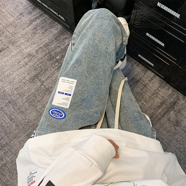 Ανδρικό τζιν με λογότυπο και κορδόνια