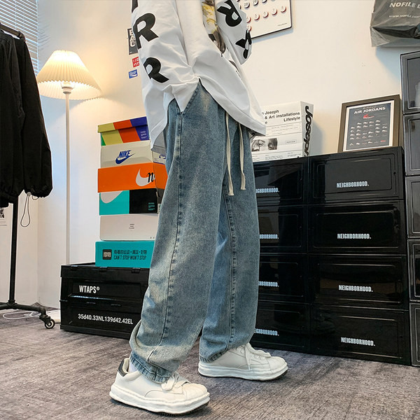 Ανδρικό τζιν με λογότυπο και κορδόνια