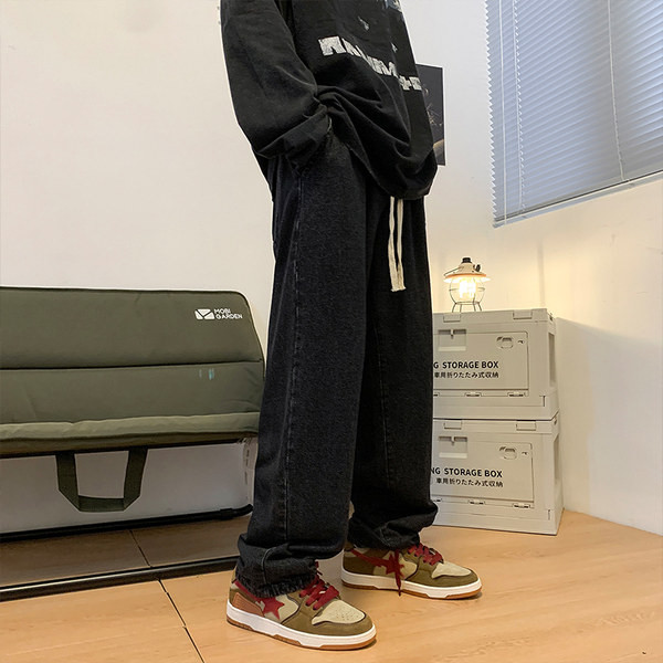 Ανδρικό τζιν με λογότυπο και κορδόνια