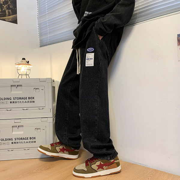 Ανδρικό τζιν με λογότυπο και κορδόνια