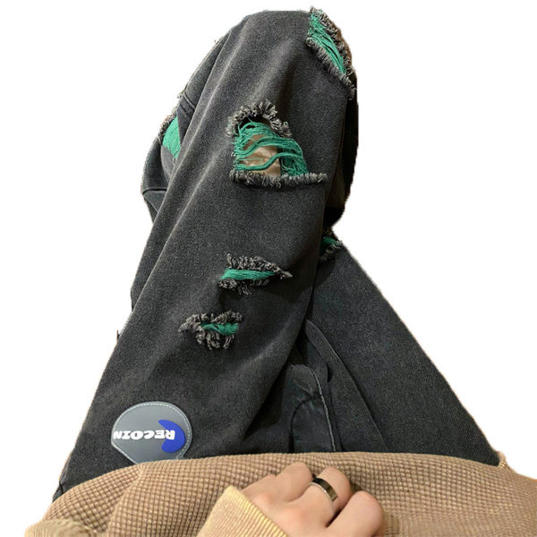 Vyriški džinsai su plėšytu žaliu motyvu