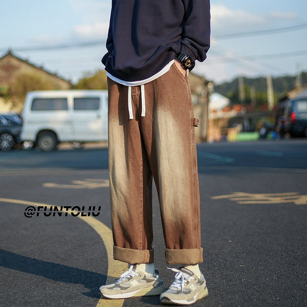 Taskuga erinevat värvi meeste teksad