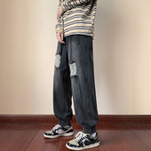 Ανδρικό φαρδύ τζιν με σκισμένα μοτίβα - διχρωμία