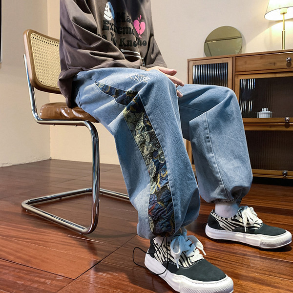 Ανδρικό τζιν με κορδόνια και φλοράλ τελειώματα