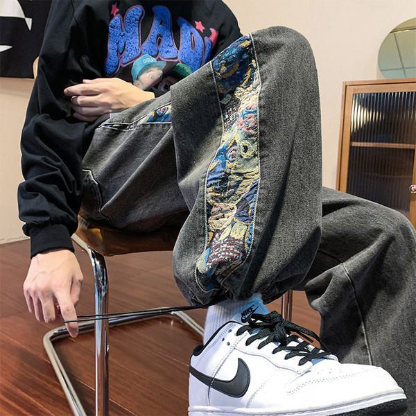 Ανδρικό τζιν με κορδόνια και φλοράλ τελειώματα