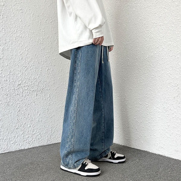 Ανδρικό τζιν με σωλήνες και κορδόνια