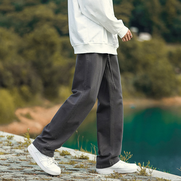 Vyriškų džinsų švarus modelis su raišteliais