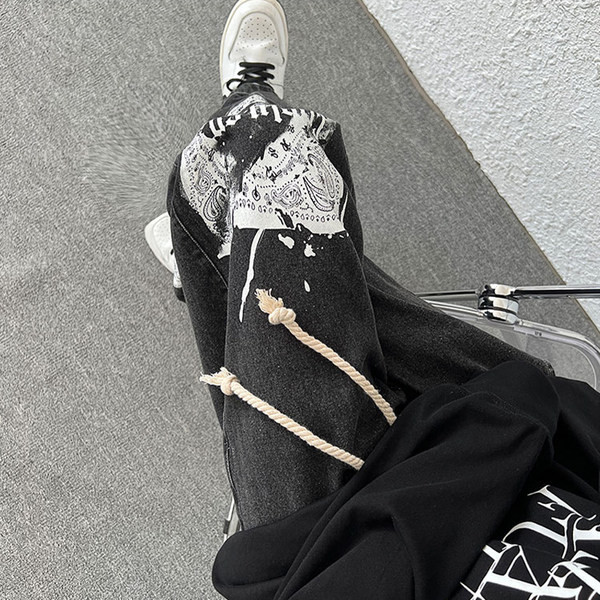 Ανδρικό τζιν φαρδύ με στάμπα