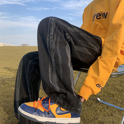 Paprasti vyriški džinsai su kišeniniu tiesiu raštu