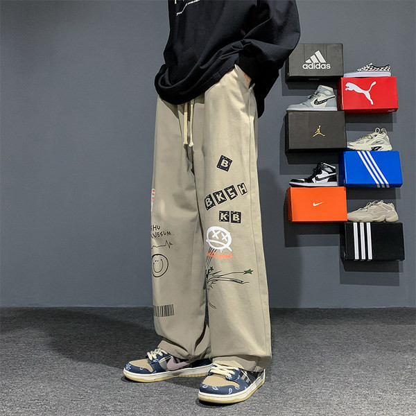 Vyriški džinsai su tampriu ir spalvingu raštu