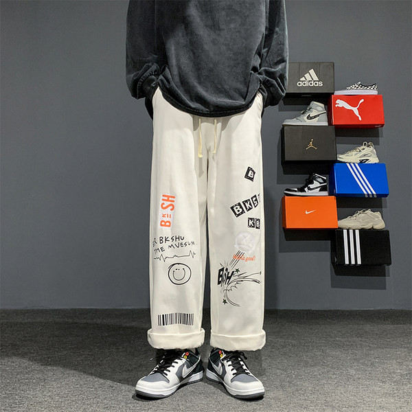 Vyriški džinsai su tampriu ir spalvingu raštu