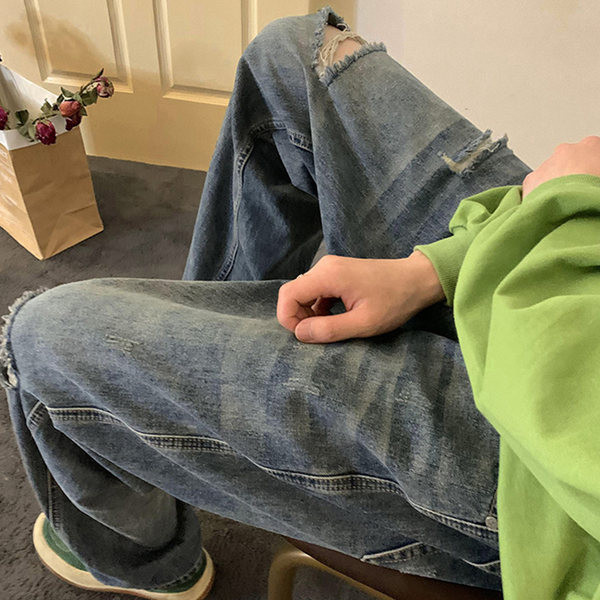 Vyriški laisvalaikio džinsai su plėšytais motyvais