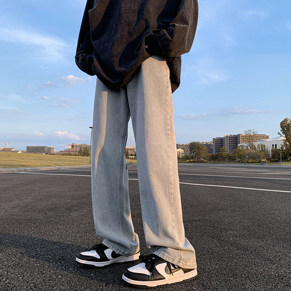 Vyriški džinsai su kišenėmis ir užrašu