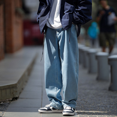 Naujo modelio vyriški džinsai su raišteliais tinkantys kasdieniam gyvenimui