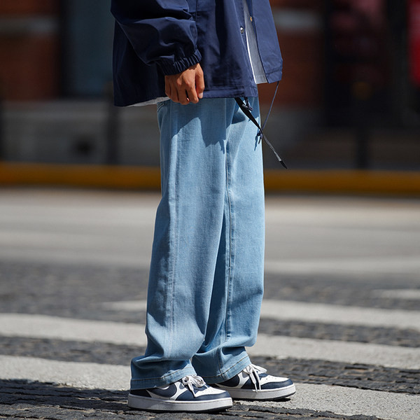 Naujo modelio vyriški džinsai su raišteliais tinkantys kasdieniam gyvenimui