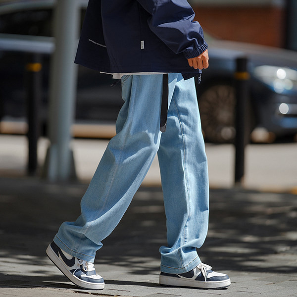 Naujo modelio vyriški džinsai su raišteliais tinkantys kasdieniam gyvenimui