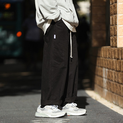 Laia istuvusega meeste teksad tasku ja paeltega