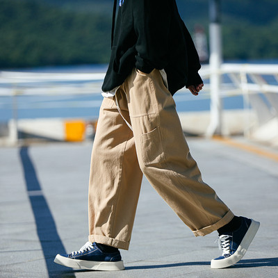 Laia istuvusega meeste teksad tasku ja paeltega