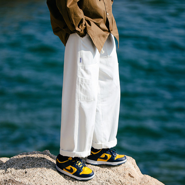 Laia istuvusega meeste teksad tasku ja paeltega