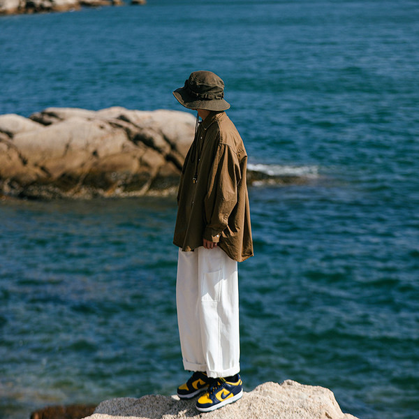 Laia istuvusega meeste teksad tasku ja paeltega