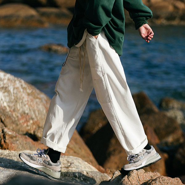 Laia istuvusega meeste teksad tasku ja paeltega