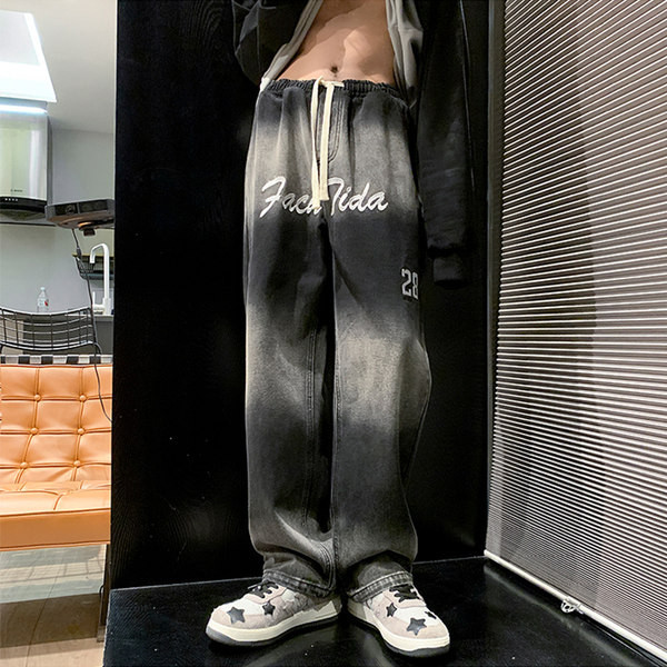 Meeste sirge mudeli teksapüksid kirja ja numbritega