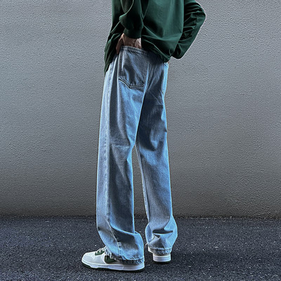 Vyriški rudeniniai tiesaus modelio džinsai su raišteliais ir kišene