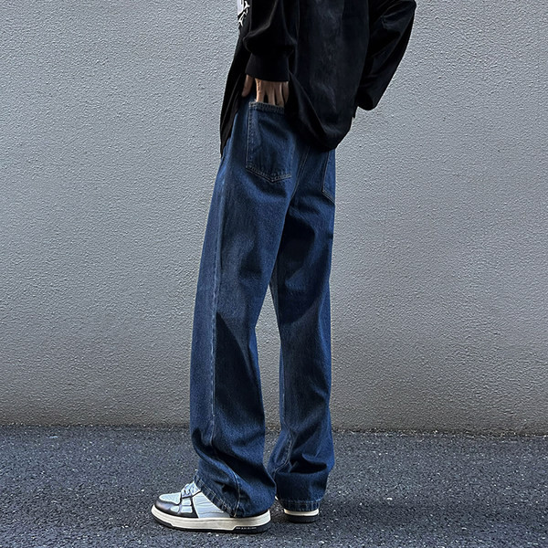 Vyriški rudeniniai tiesaus modelio džinsai su raišteliais ir kišene