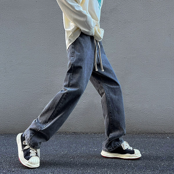 Vyriški rudeniniai tiesaus modelio džinsai su raišteliais ir kišene