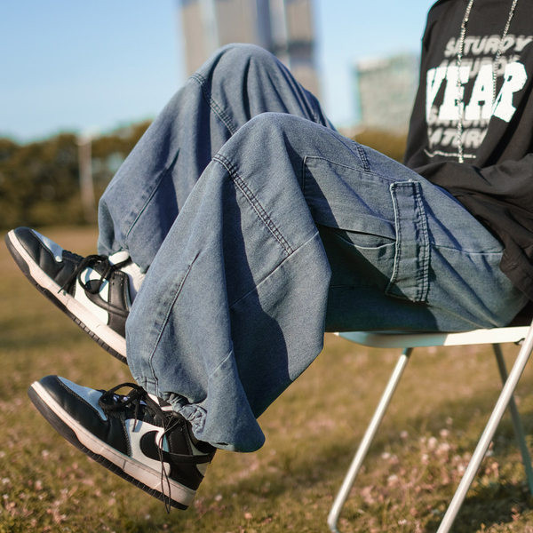 Zsebes férfi széles modell farmernadrág