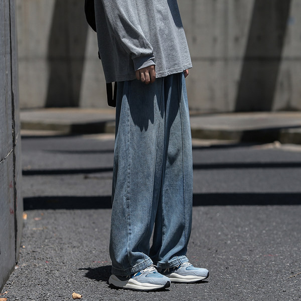 Vyriškų džinsų švarus modelis su kišene