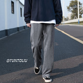 Dviejų spalvų vyriškų džinsų švarus modelis