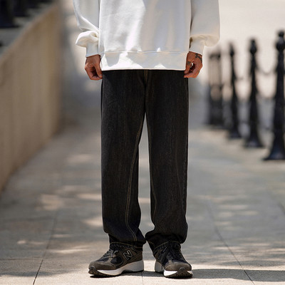 Tõmbluku ja kõrge vöökohaga meeste teksad