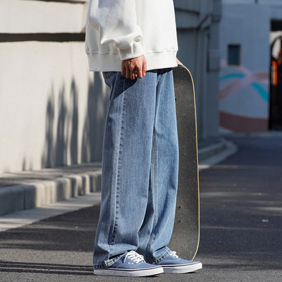 Tõmbluku ja kõrge vöökohaga meeste teksad