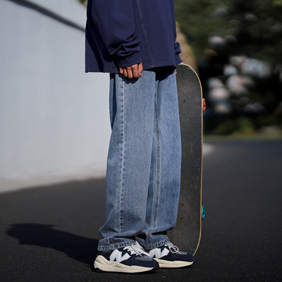 Tõmbluku ja kõrge vöökohaga meeste teksad