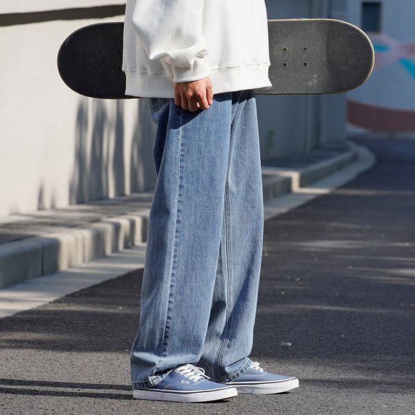 Tõmbluku ja kõrge vöökohaga meeste teksad