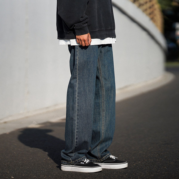 Tõmbluku ja kõrge vöökohaga meeste teksad