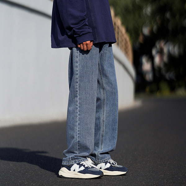 Tõmbluku ja kõrge vöökohaga meeste teksad